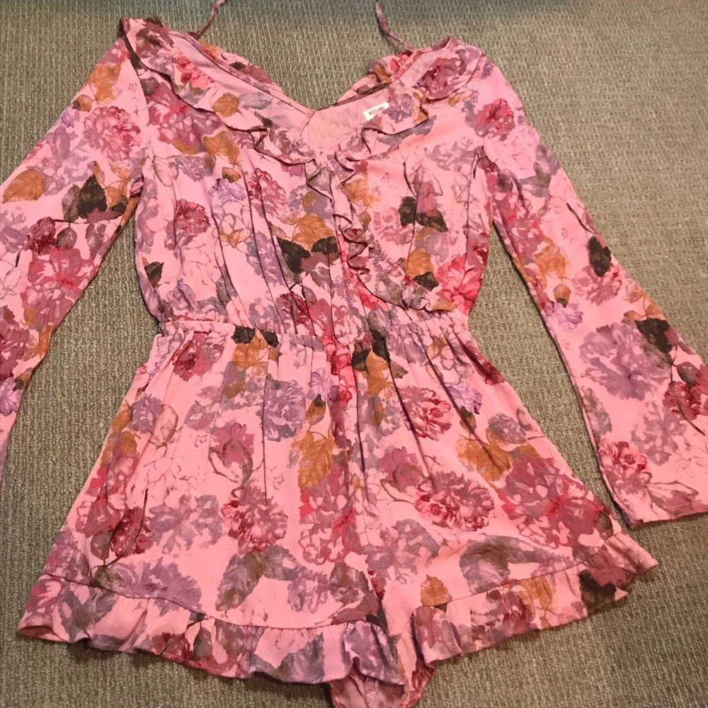 ❌SOLD❌ Long Sleeve Romper
